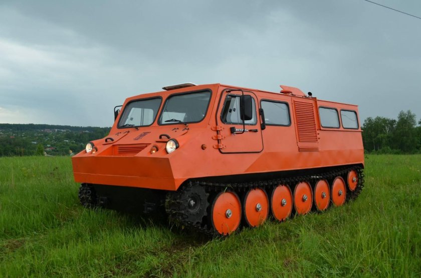 Гусеничный снегоболотоход НГТУ-2004