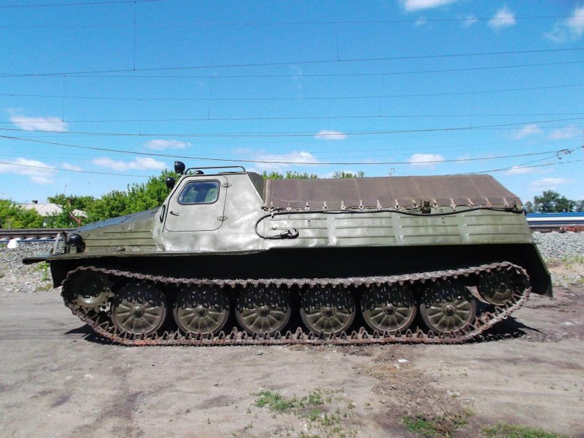 • Гусеничный тягач (ГАЗ -47, ГТТ)