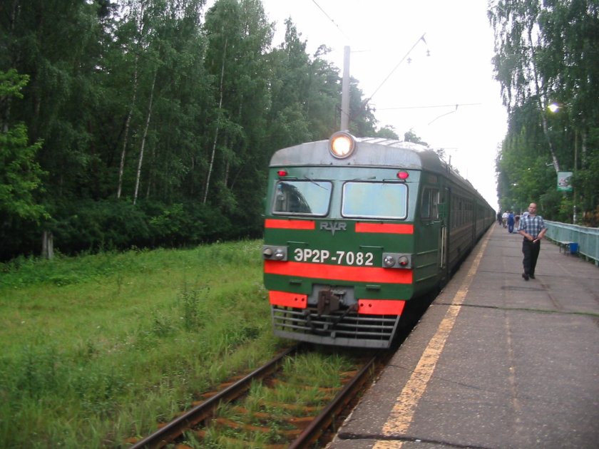 Электропоезд эр 2