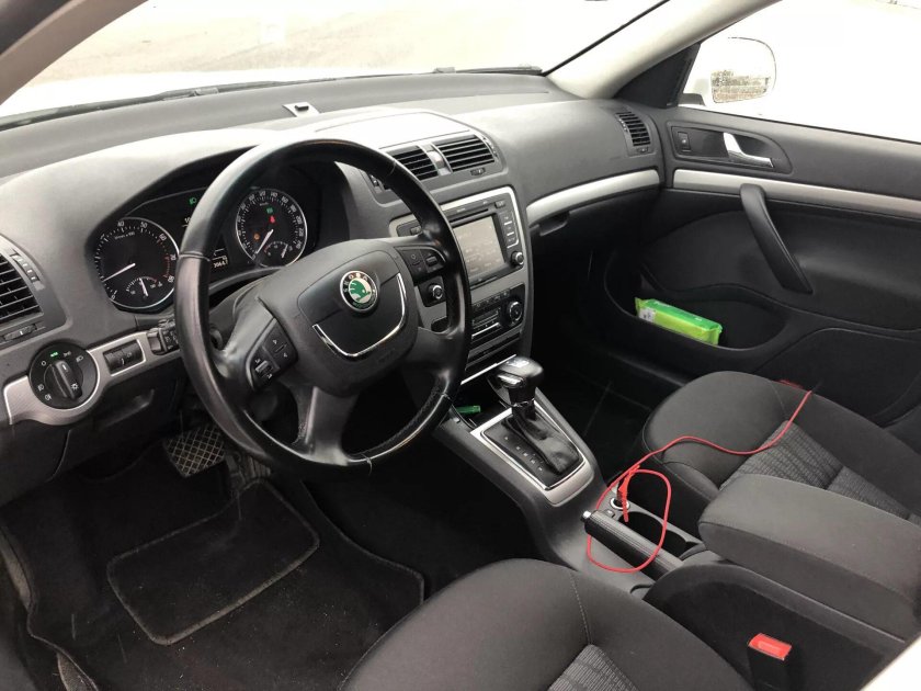 Шкода Октавия 2011