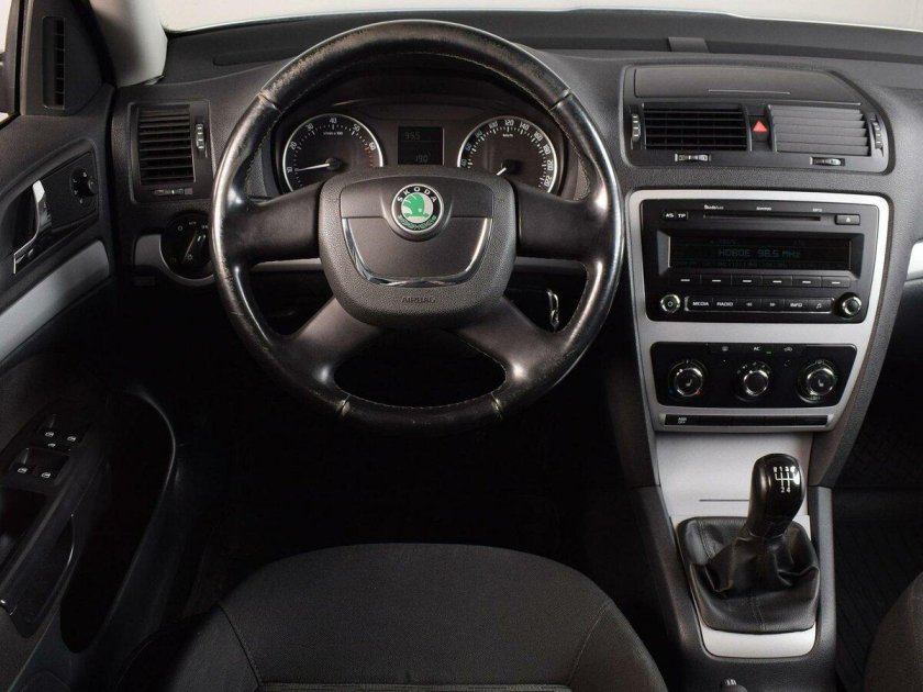 Шкода Октавия 2012