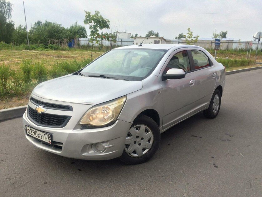 Шевроле кобальт серебристый