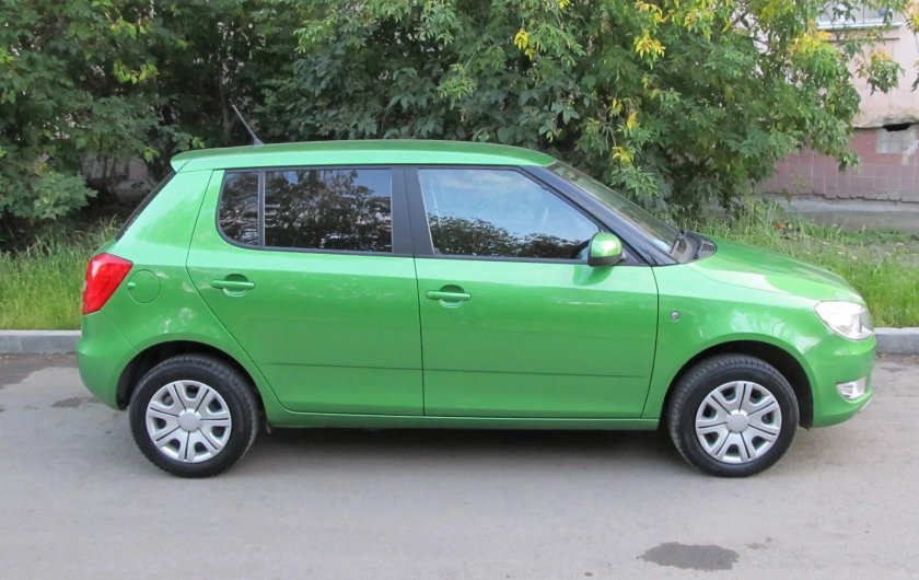 Шкода Фабия зеленая