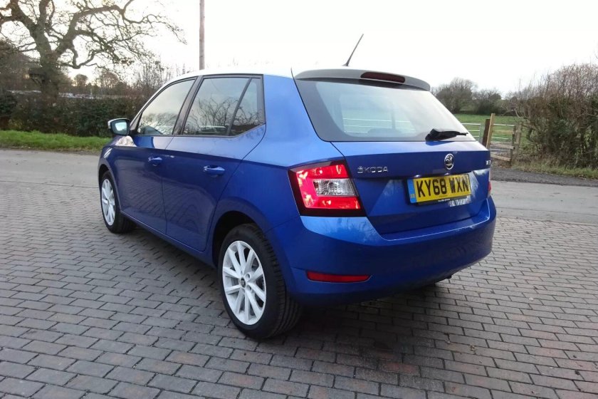 Шкода Фабия 20