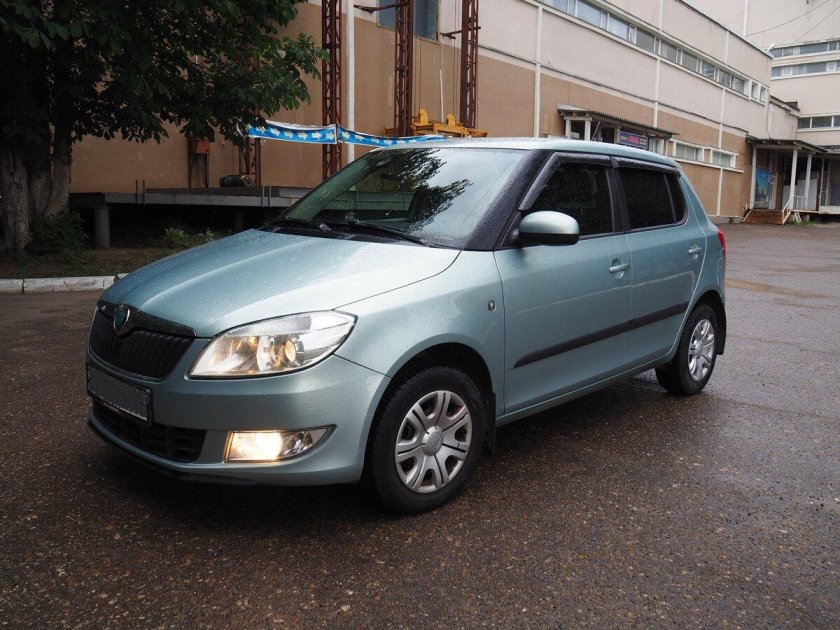 Шкода Фабия 2012 года