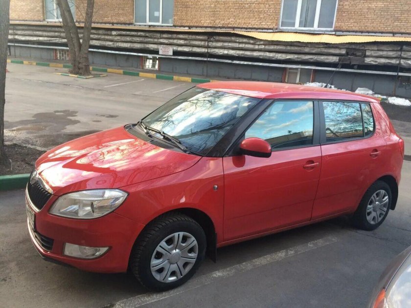 Шкода Фабия 2009 красная