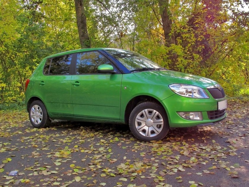 Шкода Фабия зеленая