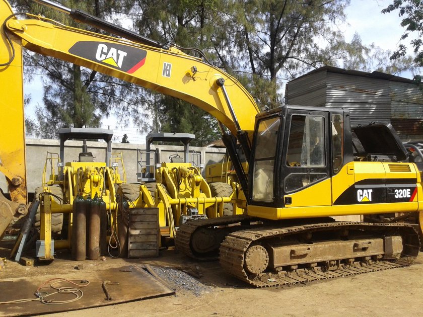 Катерпиллер экскаватор