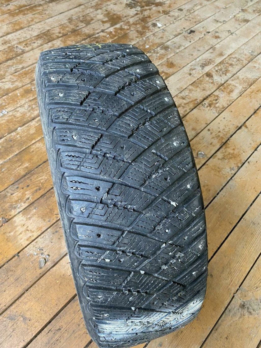 Goodyear ULTRAGRIP Ice Arctic 215/60 r17