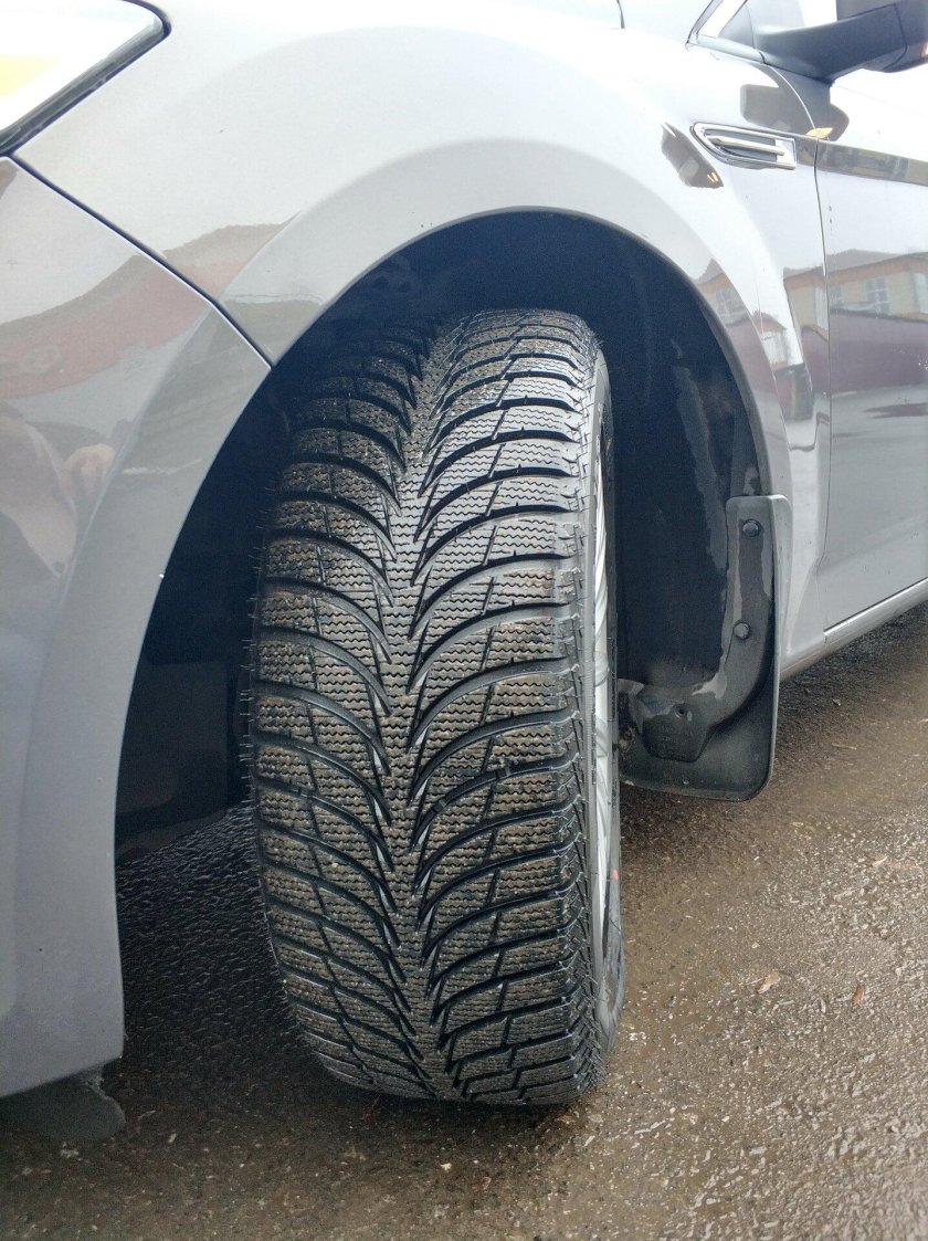 Goodyear ULTRAGRIP Ice+ 215/55 r17