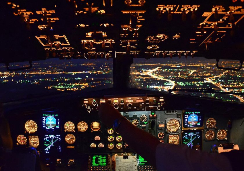 Кабина пилота самолета