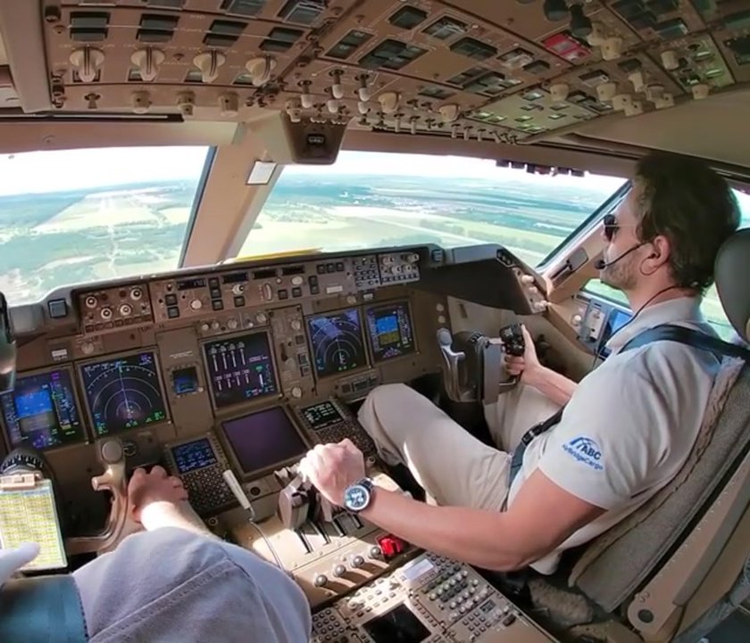 Боинг 747 кабина