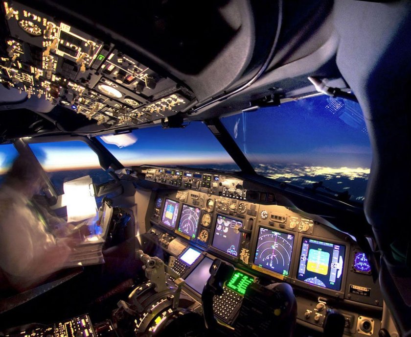 Кабина пилота Боинг 737