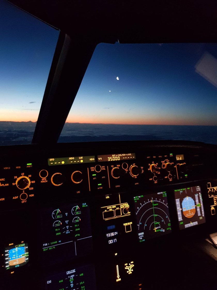 Кабина Боинг 737-800