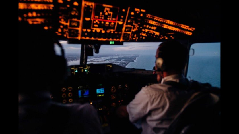 Взлёт самолёта из салона