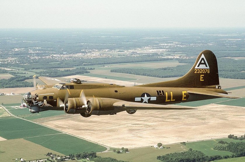 B17 самолет бомбардировщик
