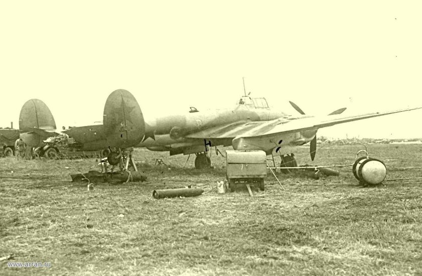 Самолет пе-2