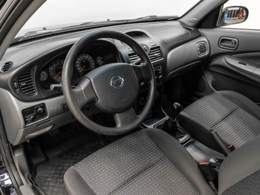 Nissan Almera Classic 2010 салон
