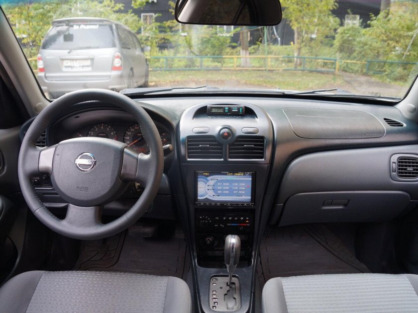 Nissan Almera Classic 2010 салон
