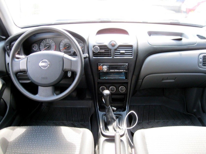 Nissan Almera 2008 салон