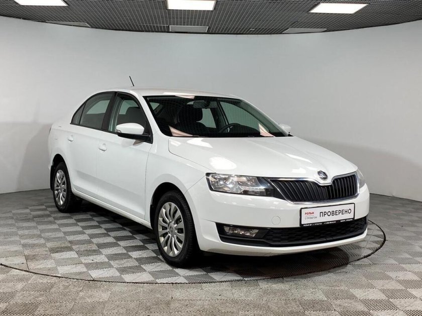 Шкода Рапид 2018 белая