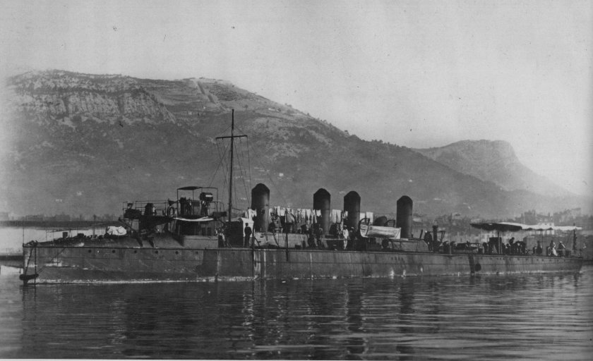 Эскадренный миноносец Икадзути