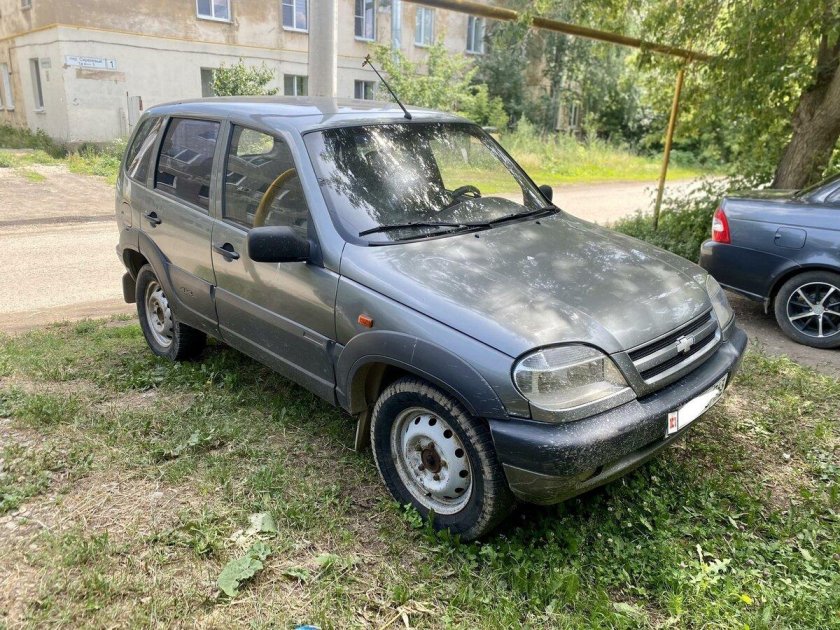 Шевроле Нива 2004 вишня