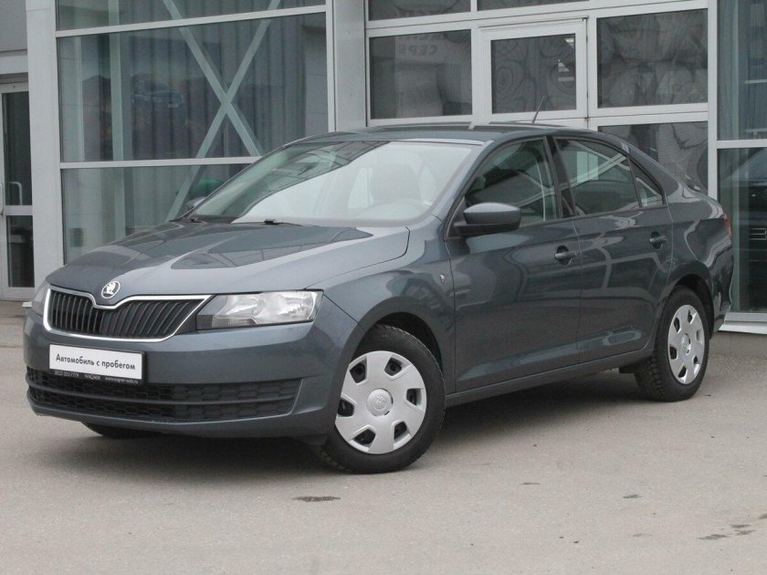 Шкода Рапид серая