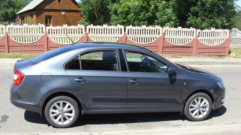 Шкода Рапид серая