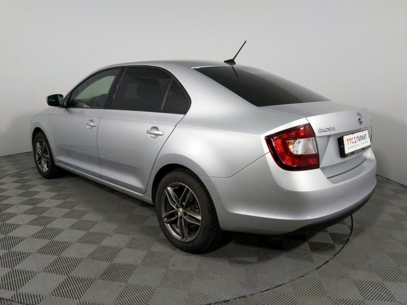 Шкода Рапид 2015 серебристый