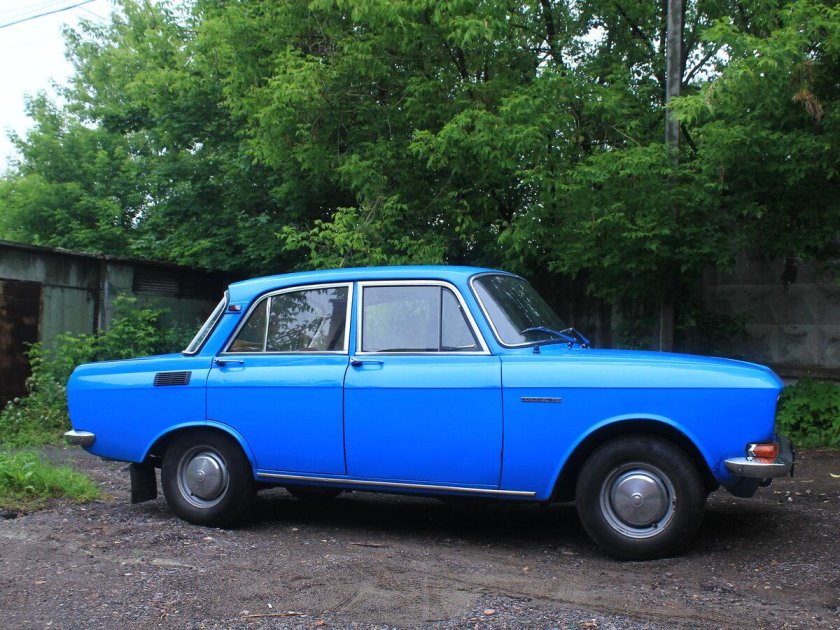 Машина Москвич 2140