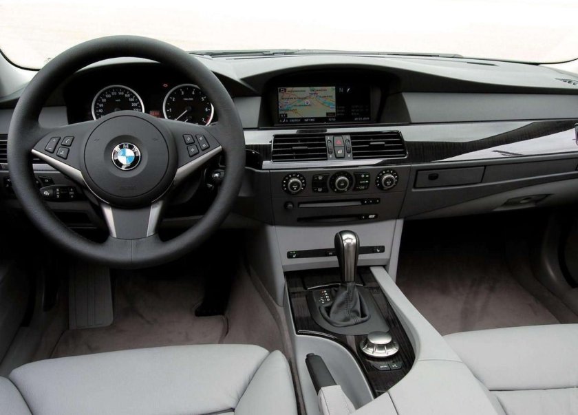 BMW 5 e60 салон