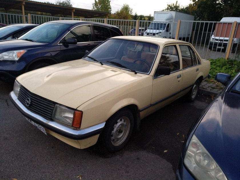 Опель рекорд 1983