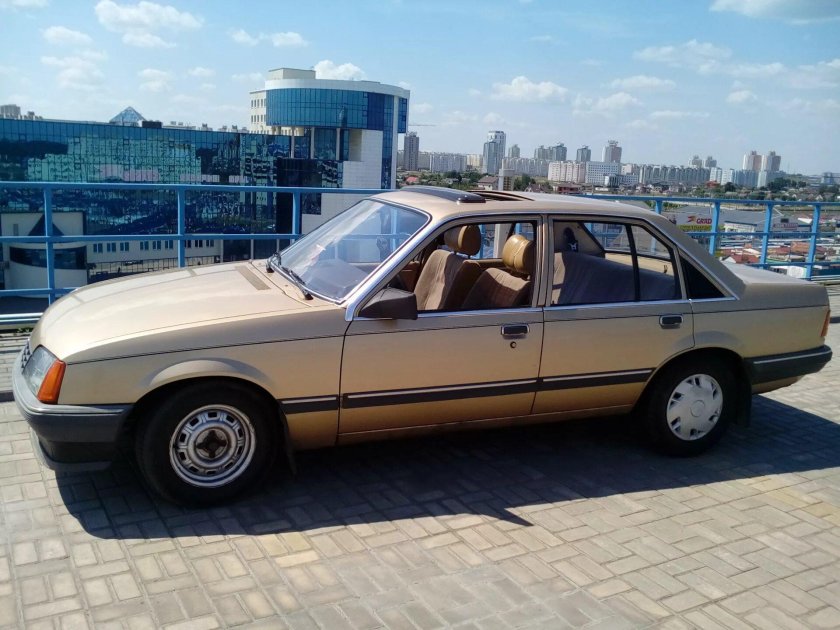 Опель рекорд 1983