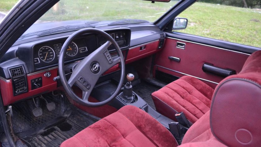 Opel Rekord e1 салон