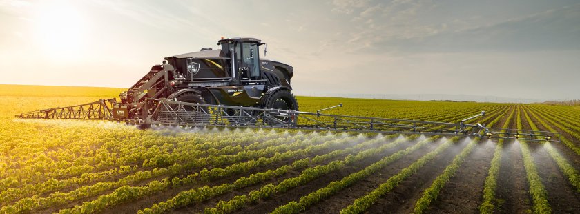 Самоходный опрыскиватель Pvt Rhino 4004