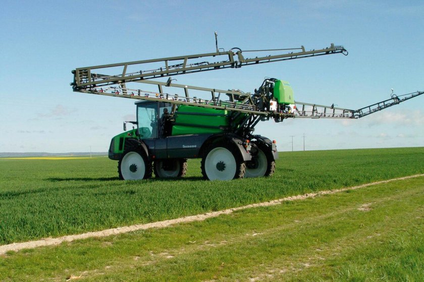 Самоходный опрыскиватель ОВС 4224