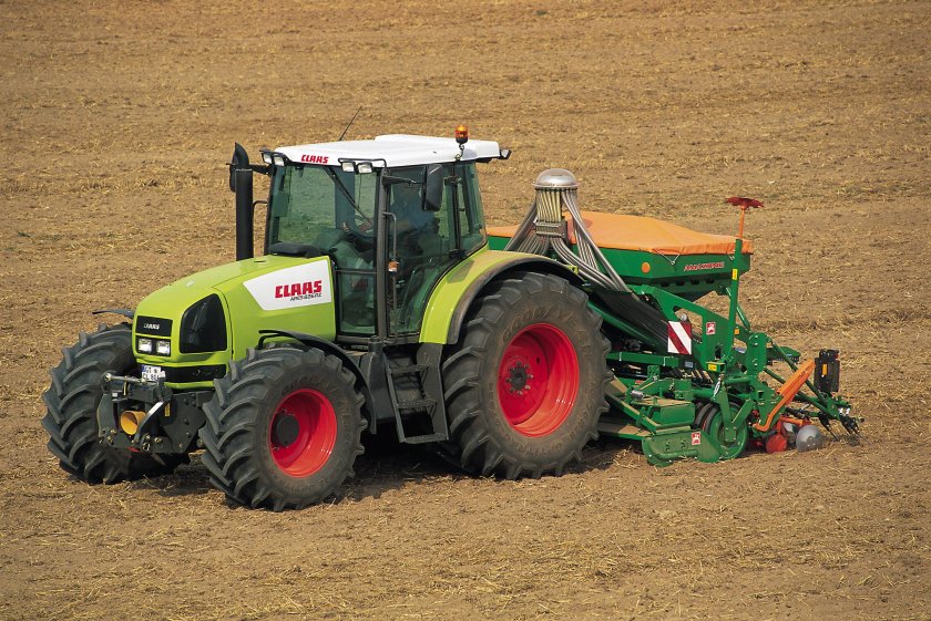 CLAAS ares 826