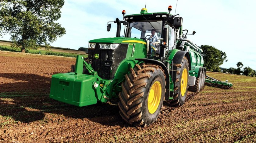 Трактор Джон Дир