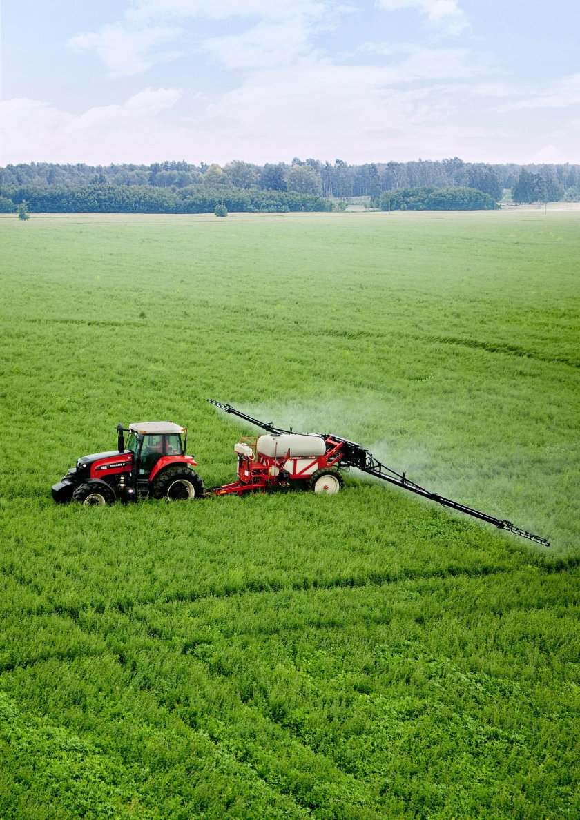 Внесение удобрений на поля