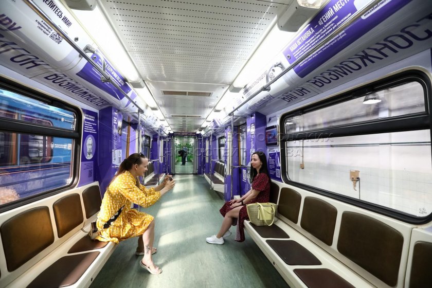 Поезд метро