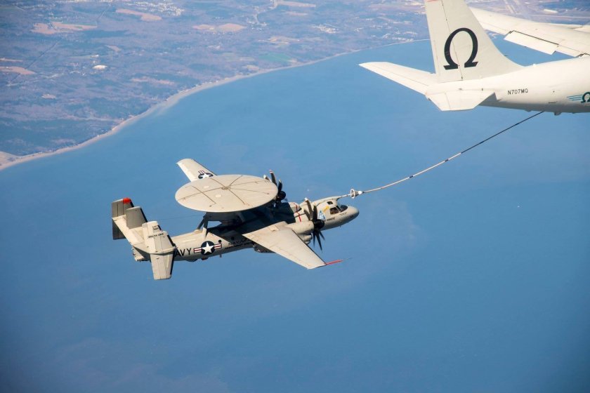 Дозаправщик самолетов в воздухе