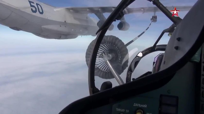 Су 30 дозаправка в воздухе