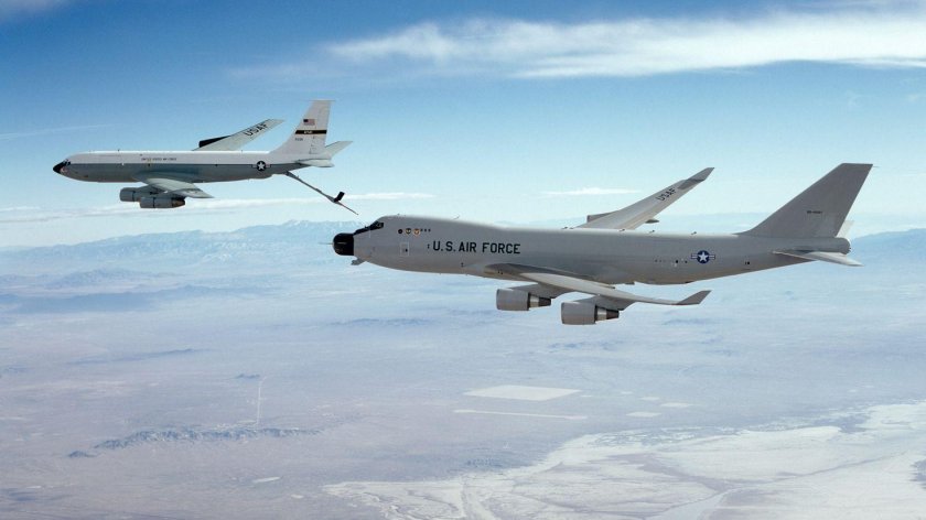 Боинг 747 заправщик