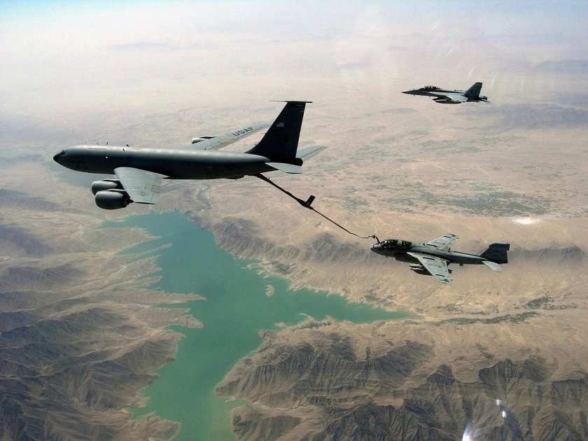 Дозаправка самолета в воздухе