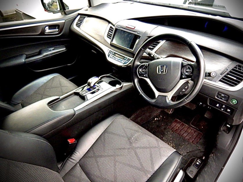 Honda Jade Hybrid 2015