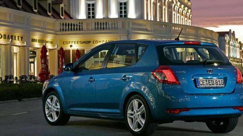 Kia Ceed 2010 хэтчбек
