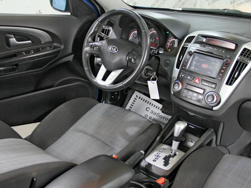 Кия СИД хэтчбек 2008 салон