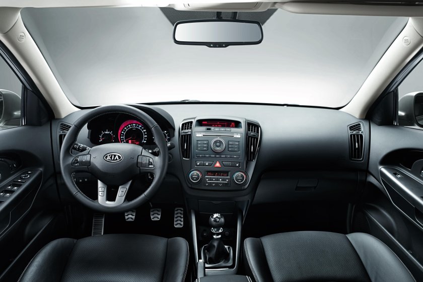Kia Ceed SW 2010 салон
