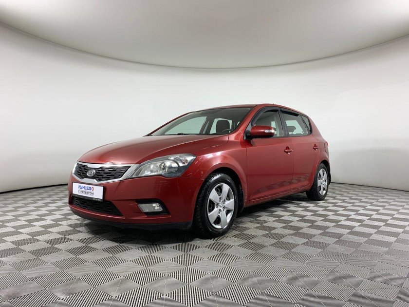 Kia ceed 2010 красный